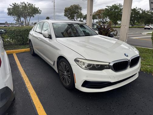 White 2019 BMW 540 i