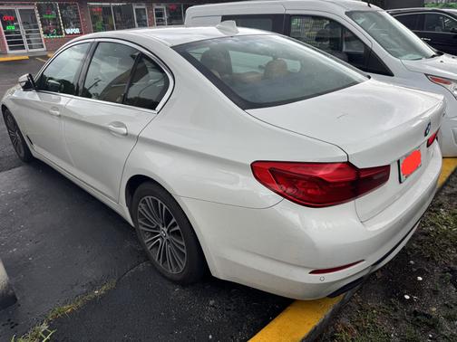 White 2019 BMW 540 i