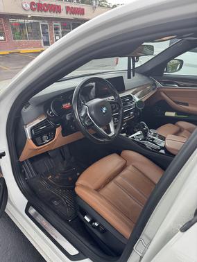 White 2019 BMW 540 i