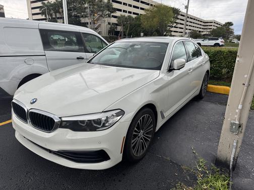 White 2019 BMW 540 i