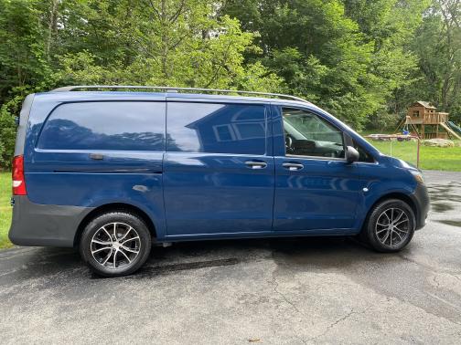 2016 Mercedes-Benz Metris Base