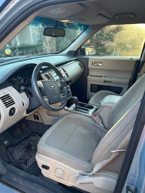 Blue 2009 Ford Flex SE