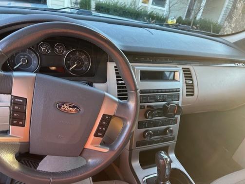 Blue 2009 Ford Flex SE