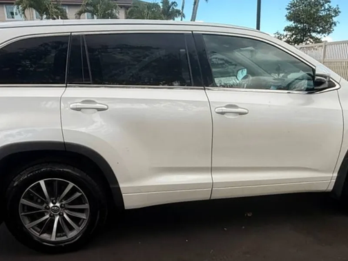 White 2017 Toyota Highlander XLE