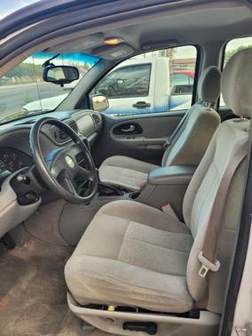 White 2005 Chevrolet Trailblazer LS