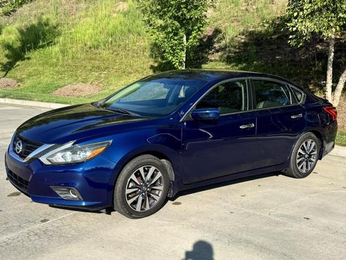 Blue 2016 Nissan Altima 2.5 SR