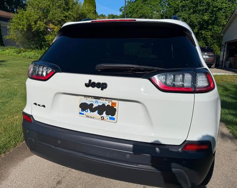 White 2019 Jeep Cherokee Latitude Plus