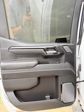 White 2023 GMC Sierra 1500 AT4X
