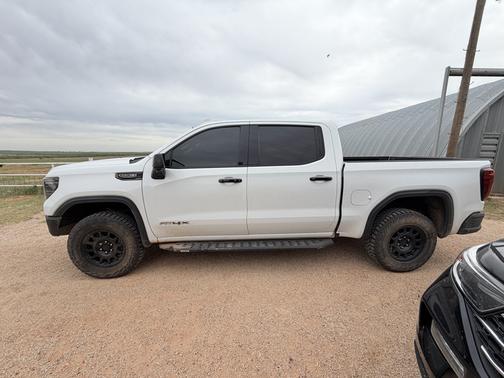White 2023 GMC Sierra 1500 AT4X