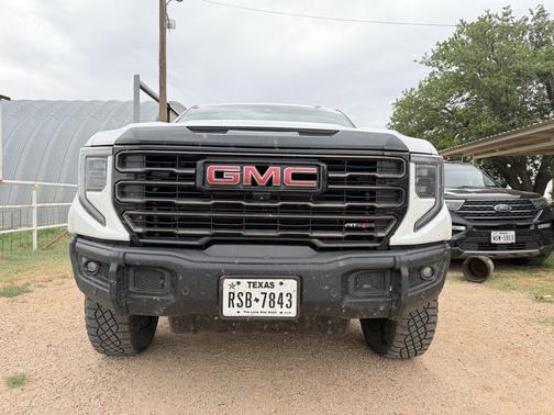 White 2023 GMC Sierra 1500 AT4X