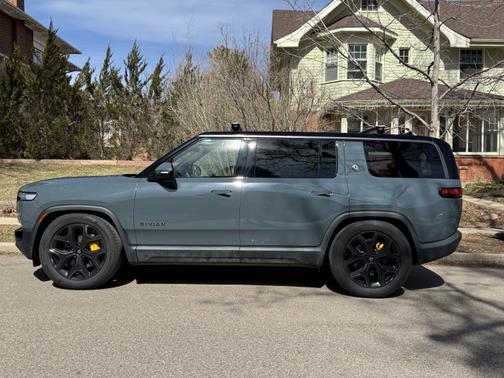 2025 Rivian R1S Ascend Tri-Motor Max Pack