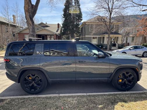 2025 Rivian R1S Ascend Tri-Motor Max Pack