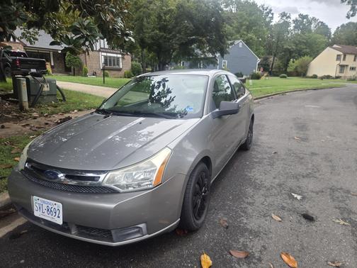 Beige 2008 Ford Focus S
