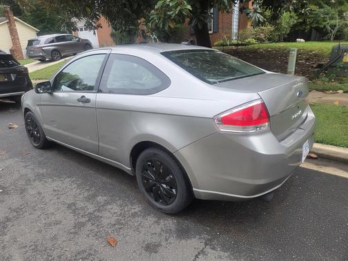 Beige 2008 Ford Focus S