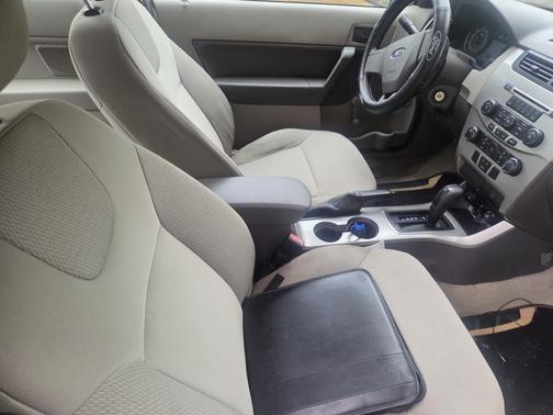 Beige 2008 Ford Focus S