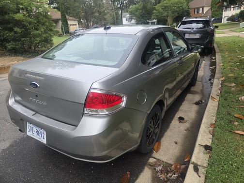 Beige 2008 Ford Focus S