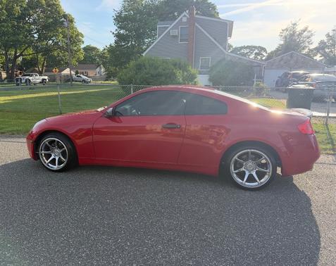 Red 2004 INFINITI G35 Base