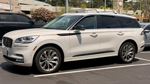 White 2022 Lincoln Aviator Grand Touring AWD