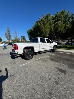 White 2018 GMC Sierra 2500 Denali