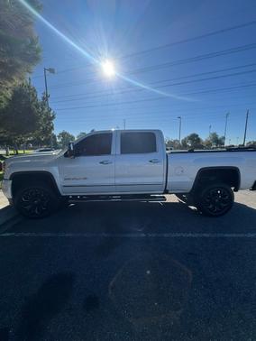 White 2018 GMC Sierra 2500 Denali