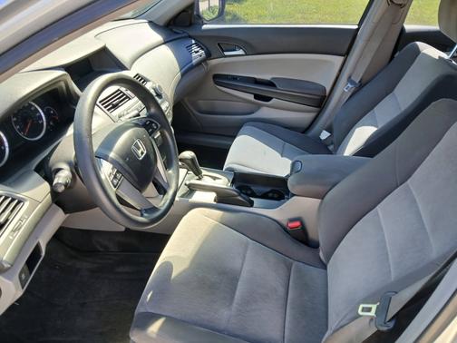 Silver 2008 Honda Accord LX-P