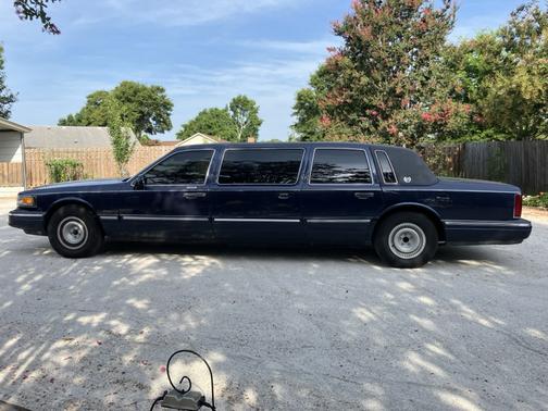 Blue 1997 Lincoln Town Car Executive