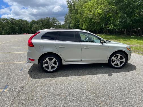 Silver 2011 Volvo XC60 3.2 R-Design