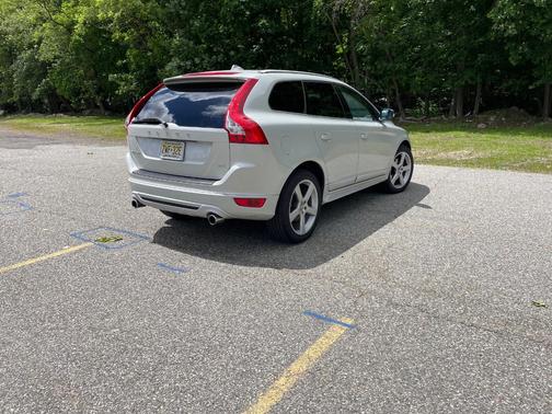 Silver 2011 Volvo XC60 3.2 R-Design