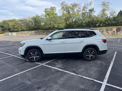 White 2023 Volkswagen Atlas 2.0T SE