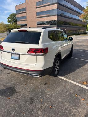 White 2023 Volkswagen Atlas 2.0T SE