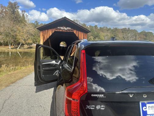 2022 Volvo XC90 T5 Momentum