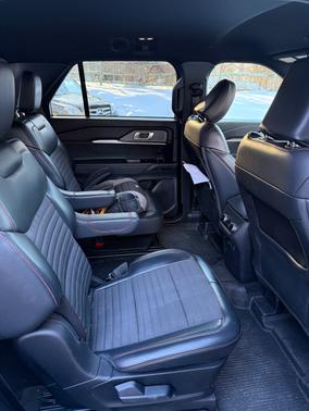 2025 Ford Explorer ST-Line 4WD