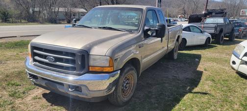2001 Ford F-250 XL SuperCab Super Duty