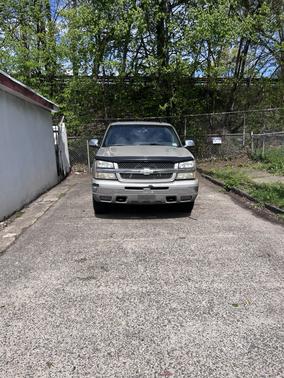 Beige 2004 Chevrolet Avalanche 1500