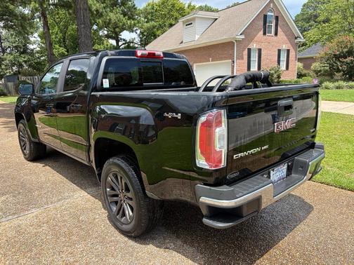 Black 2020 GMC Canyon SLE