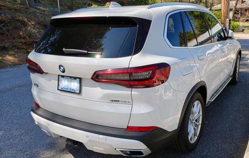 White 2021 BMW X5 PHEV xDrive45e