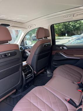 White 2023 BMW X7 xDrive40i