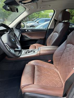 White 2023 BMW X7 xDrive40i