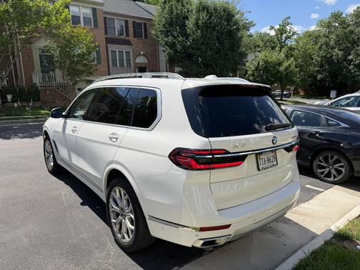 White 2023 BMW X7 xDrive40i