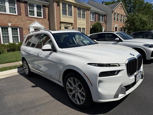 White 2023 BMW X7 xDrive40i