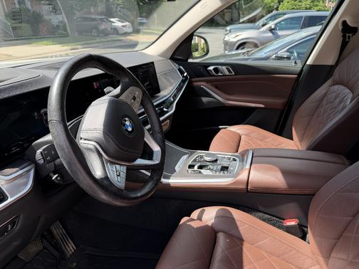 White 2023 BMW X7 xDrive40i