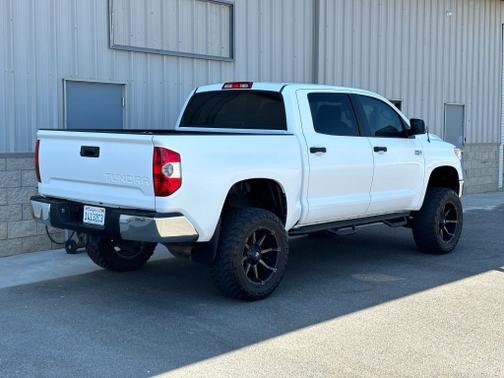 2014 Toyota Tundra SR5