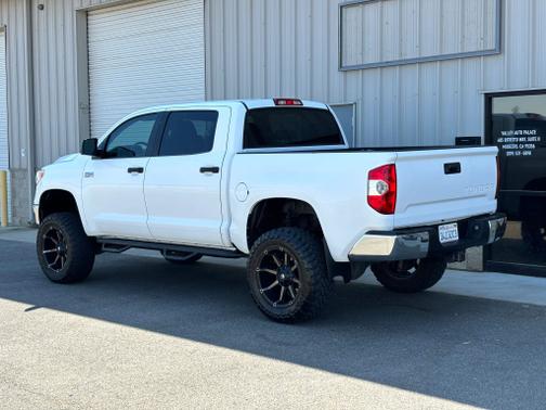 2014 Toyota Tundra SR5