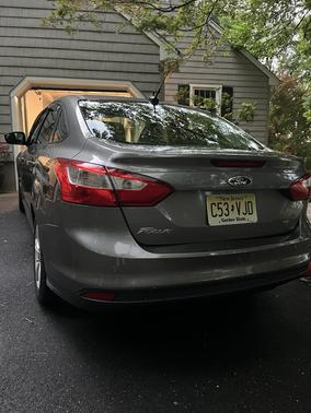 Gray 2014 Ford Focus SE