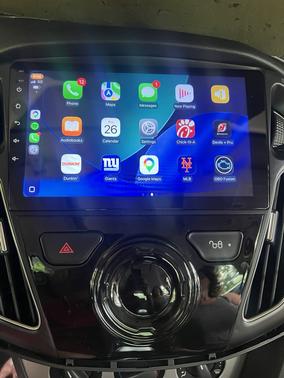 Gray 2014 Ford Focus SE
