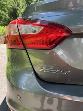 Gray 2014 Ford Focus SE