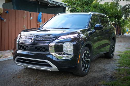 2023 Mitsubishi Outlander PHEV SEL