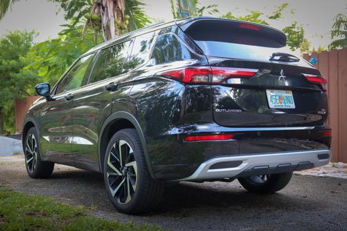 2023 Mitsubishi Outlander PHEV SEL