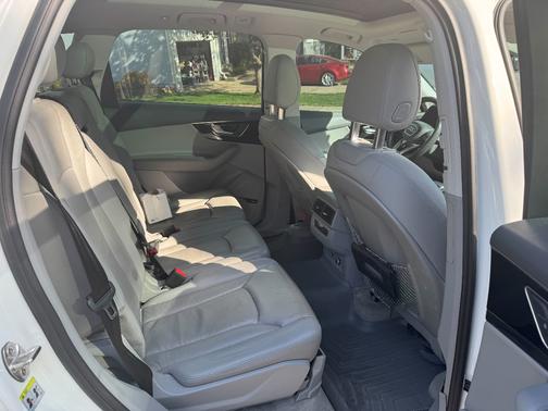 2019 Audi Q7 55 Premium Plus