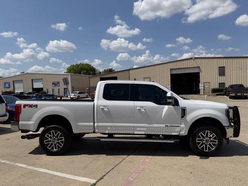 White 2018 Ford F-250 Lariat